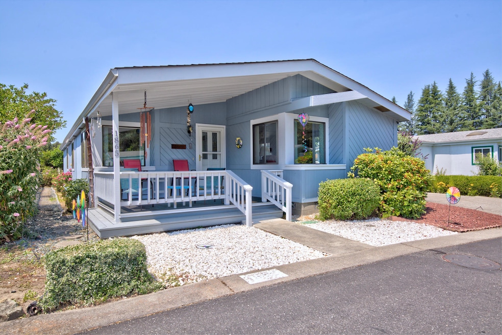 1865 Tamarac Ln, Grants Pass, OR 97527 - photo 1