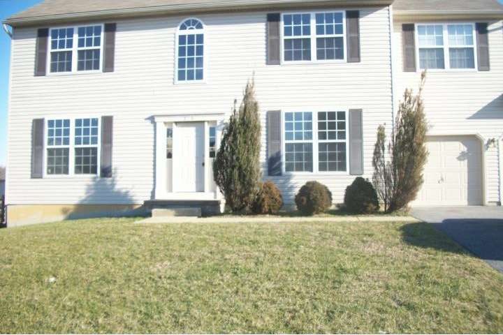 818 Brant Dr, New Castle, DE 19720 - photo 1