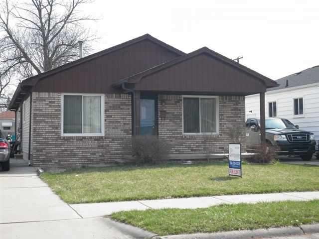 26252 Clancy St, Roseville, MI 48066 - photo 1