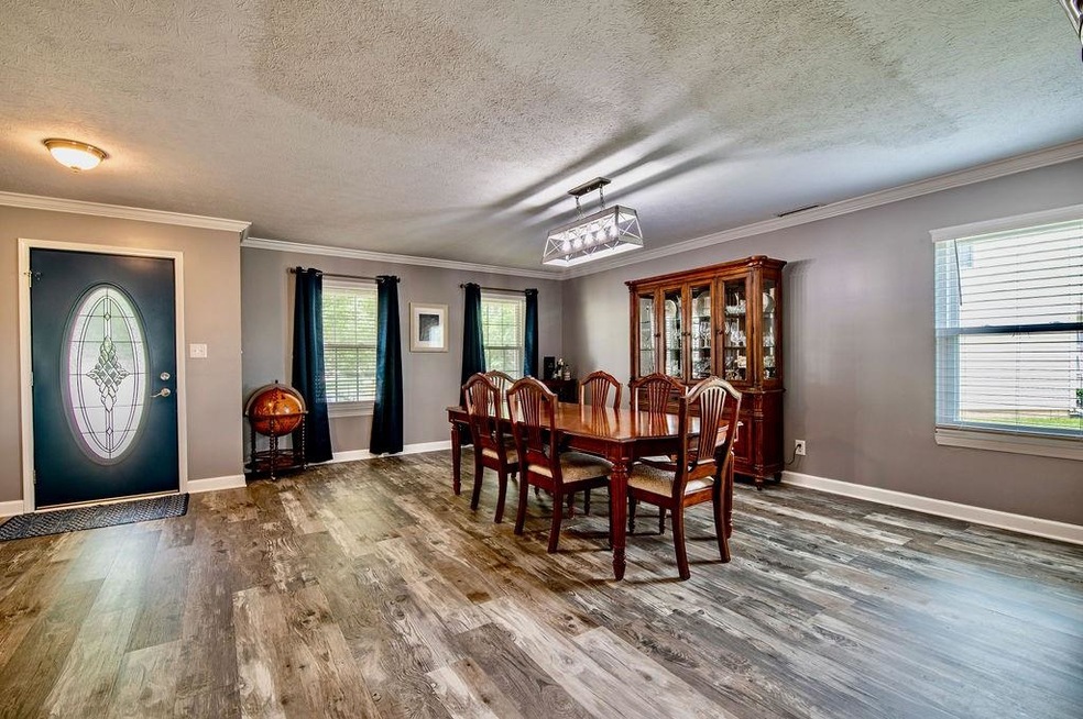 863 Moate Cir, Greenwood, IN 46143 - photo 1