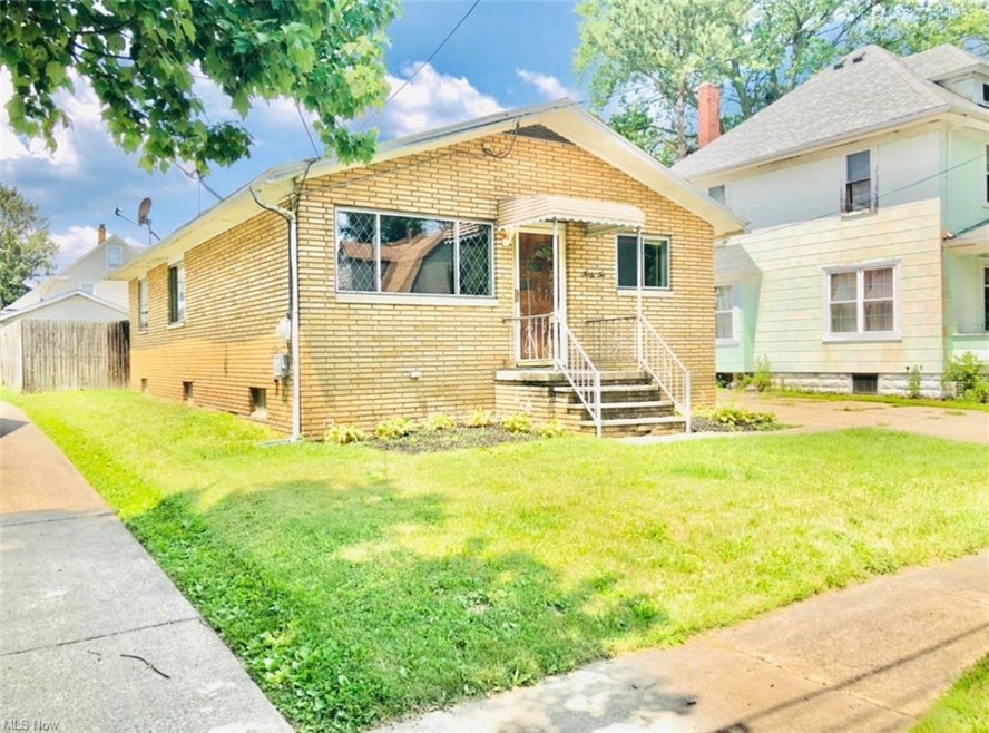 WELCOME HOME! ALL BRICK THREE BEDROOM RANCH! SINGL