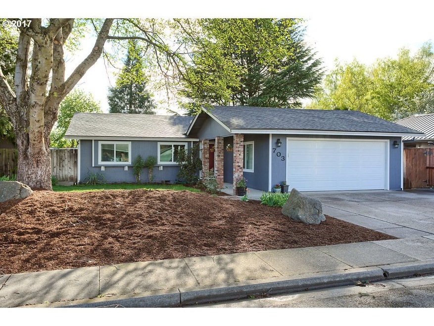 703 Sandra Ln, Central Point, OR 97502 - photo 1