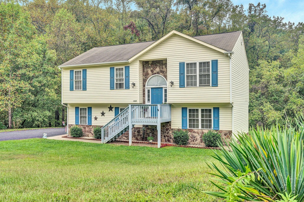 1823 Feather Rd