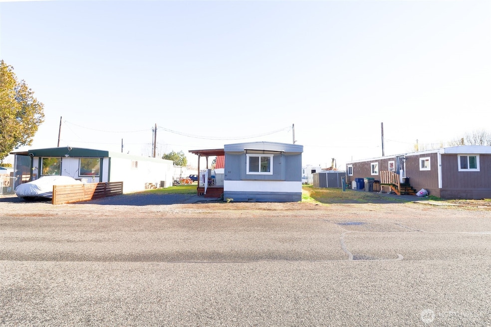 1421 S Cedar St unit 82, Kennewick, WA 99337 - photo 1