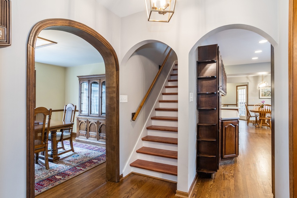 357 E Sherman Ave, Elmhurst, IL 60126 - photo 1