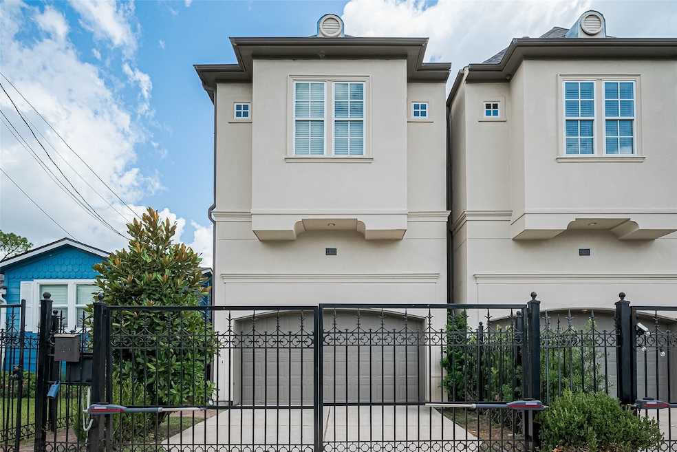 2014 BUILT, GATED, 3 STORY TOWNHOUSE, 3 BEDROOMS,