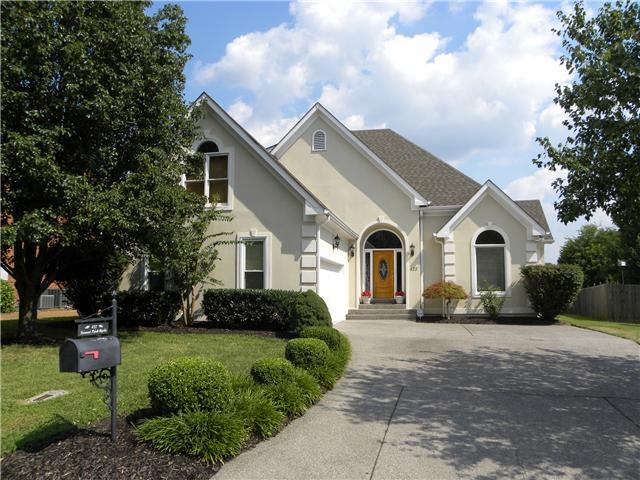 Contemporary open & spacious floor plan awaits you!