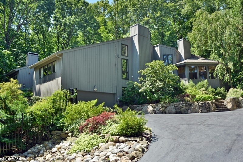 47 Round Hill Rd, Kinnelon, NJ 07405 - photo 1