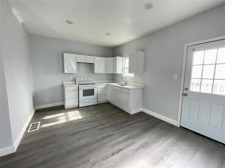 110 W Murray St, Denison, TX 75021 - photo 1