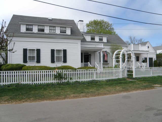 37 Morse St, Edgartown, MA 02539 - photo 1