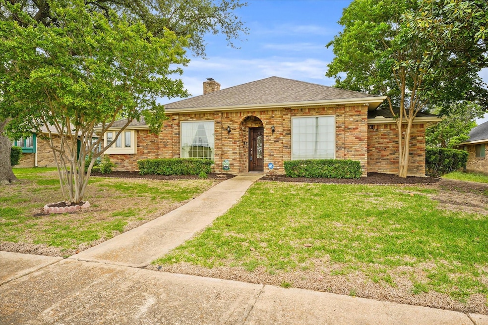 12434 Pleasant Valley Dr, Dallas, TX 75243 - photo 1