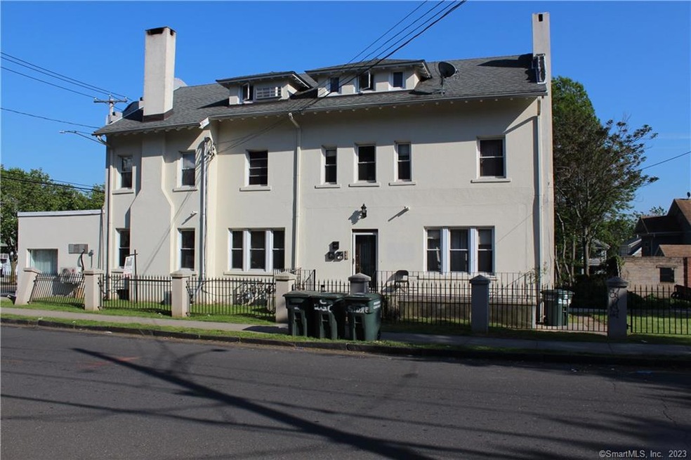 215 Salem St unit B, Bridgeport, CT 06606 - photo 1