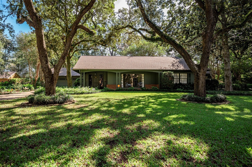 2907 Avenue H, Bay City, TX 77414 - photo 1