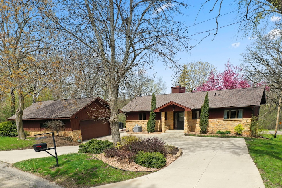 811 22nd St NW, Austin, MN 55912 - photo 1