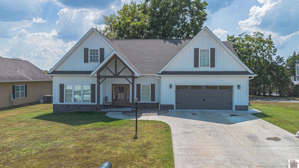 1002 Red Pine Cir, West Paducah, KY 42086 - photo 1