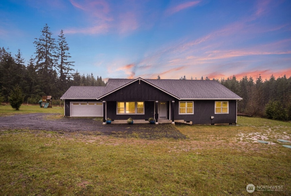 981 Schaffran Rd, Castle Rock, WA 98611 - photo 1