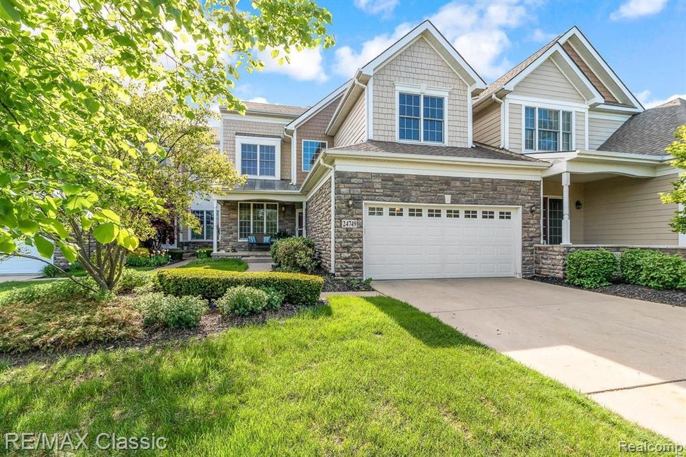 24749 Reeds Pointe Drive, Novi