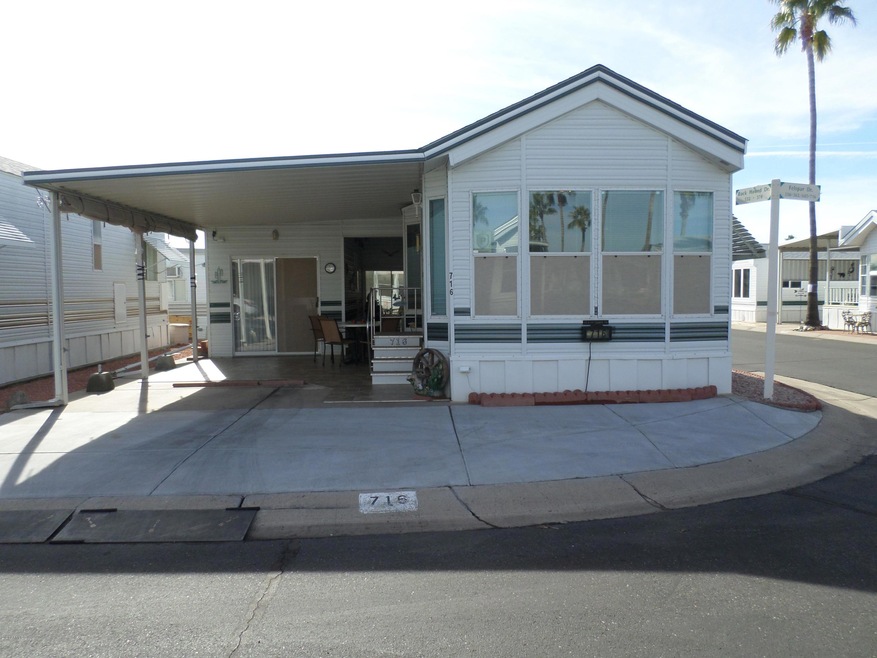 FRONT VIEW OF CORNER LOT PARK MODEL