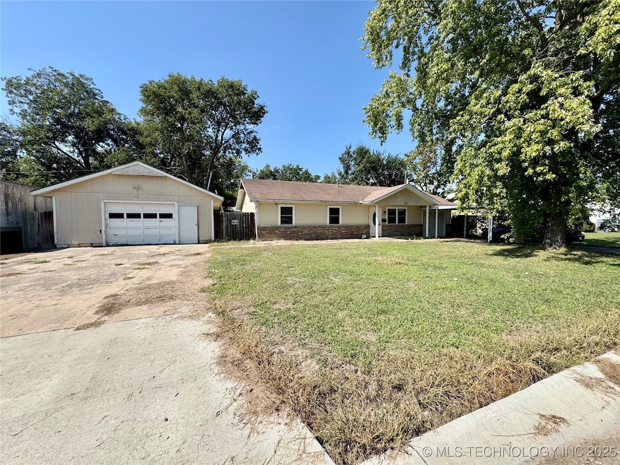 616 D St SE, Miami, OK 74354 - photo 1