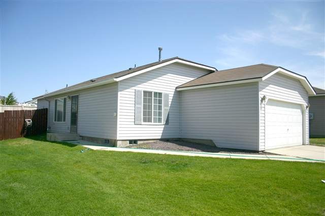 719 E Tara Lee Ave, Medical Lake, WA 99022 - photo 1