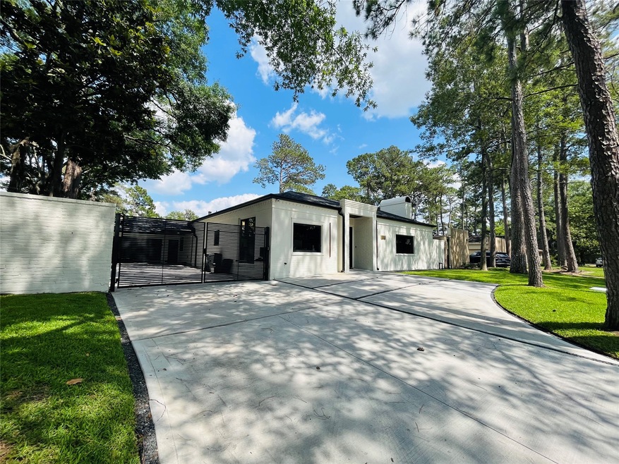 318 Tealwood Dr, Houston, TX 77024 - photo 1