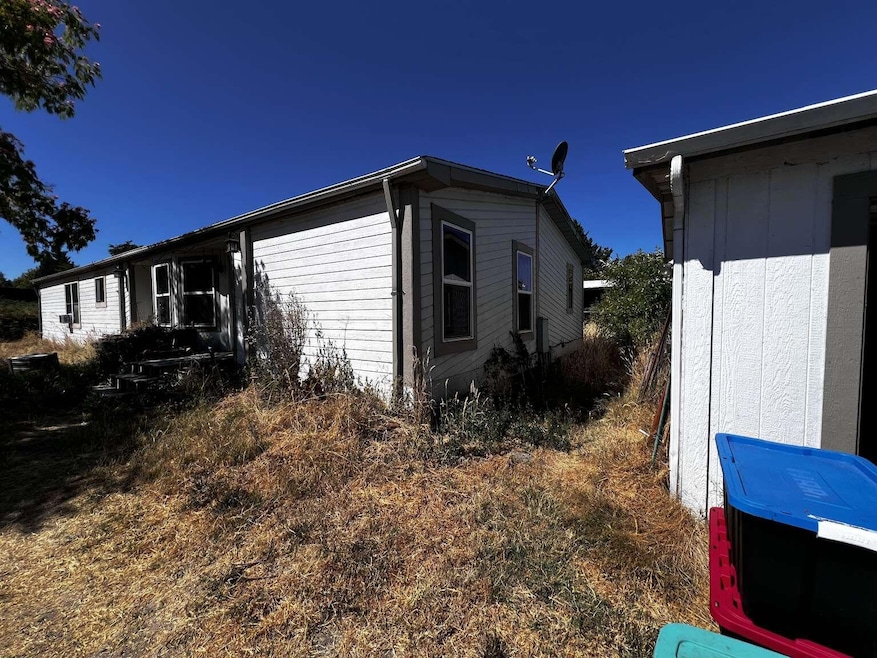 855 SW West Harbeck Rd, Grants Pass, OR 97527 - photo 1