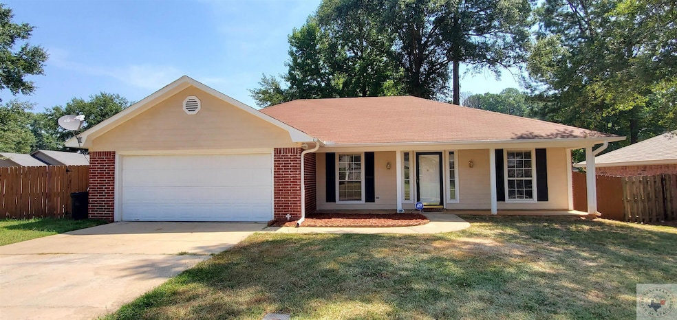 71 Green Oak Cir, Nash, TX 75569 - photo 1