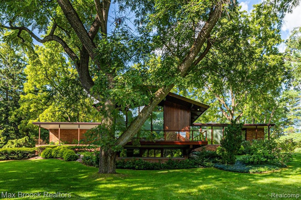 1065 Greentree Rd, Bloomfield Hills, MI 48304 - photo 1