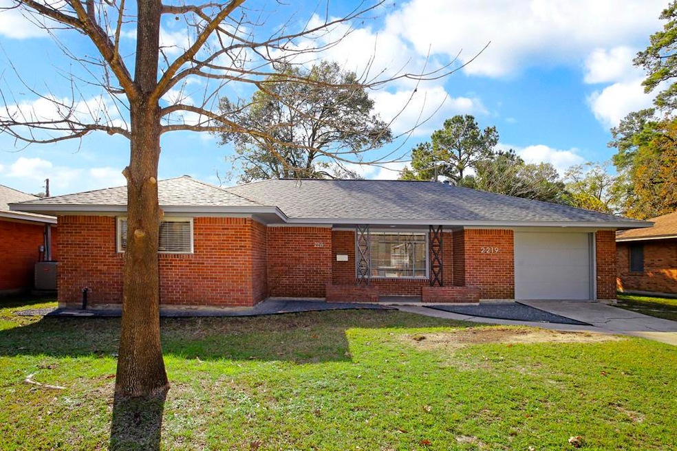 2219 Libbey Dr, Houston, TX 77018 - photo 1