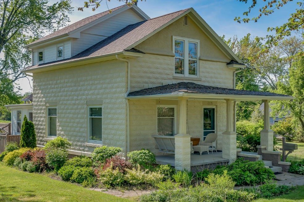 002-53-Welcome to 805 N Elm Street in-