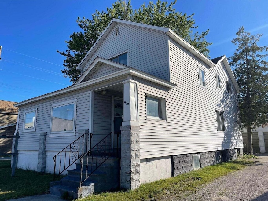 910 Chisholm