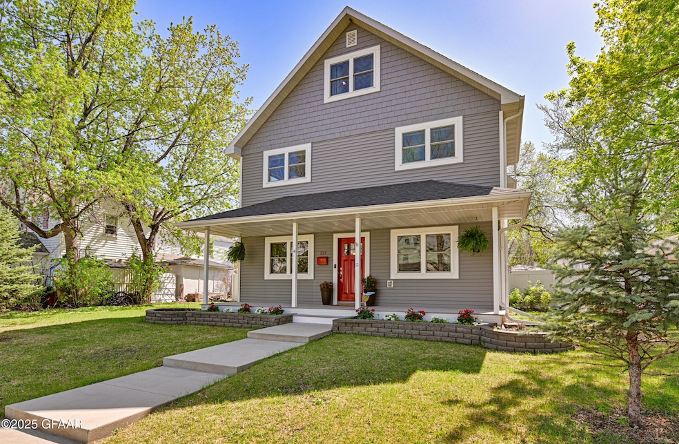 514 S 5th St, Grand Forks, ND 58201 - photo 1