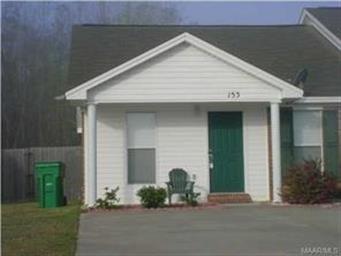 End-unit townhome in like new condition. Easy acce