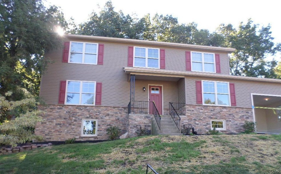 127 Hillcrest Dr S, Macungie, PA 18062 - photo 1