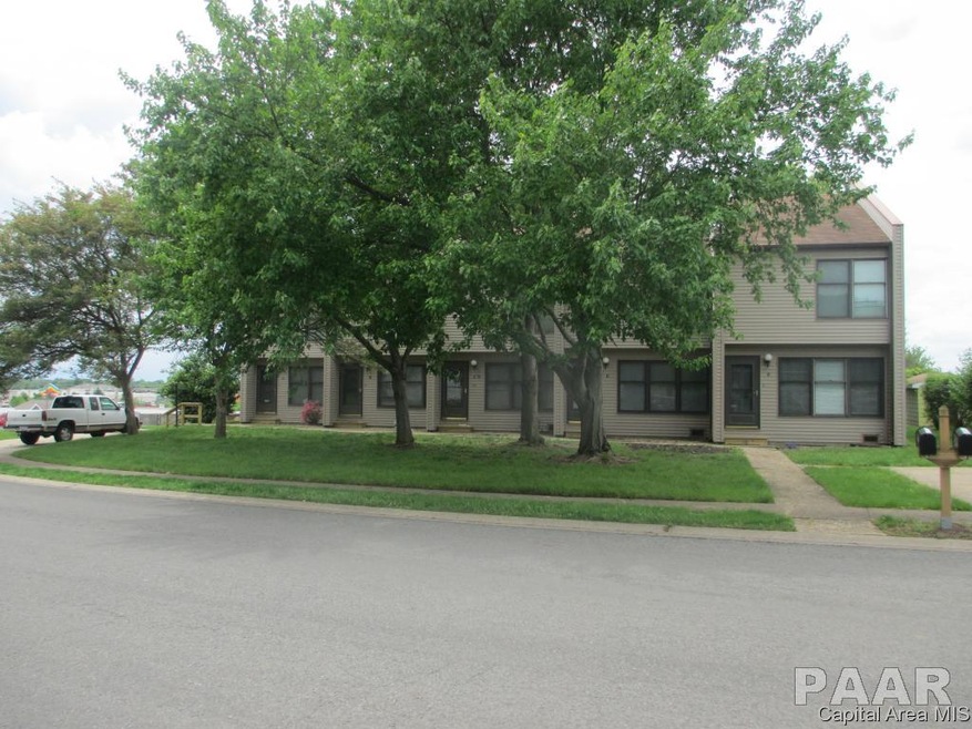 17 Sherwood Eddy Dr, Jacksonville, IL 62650 - photo 1