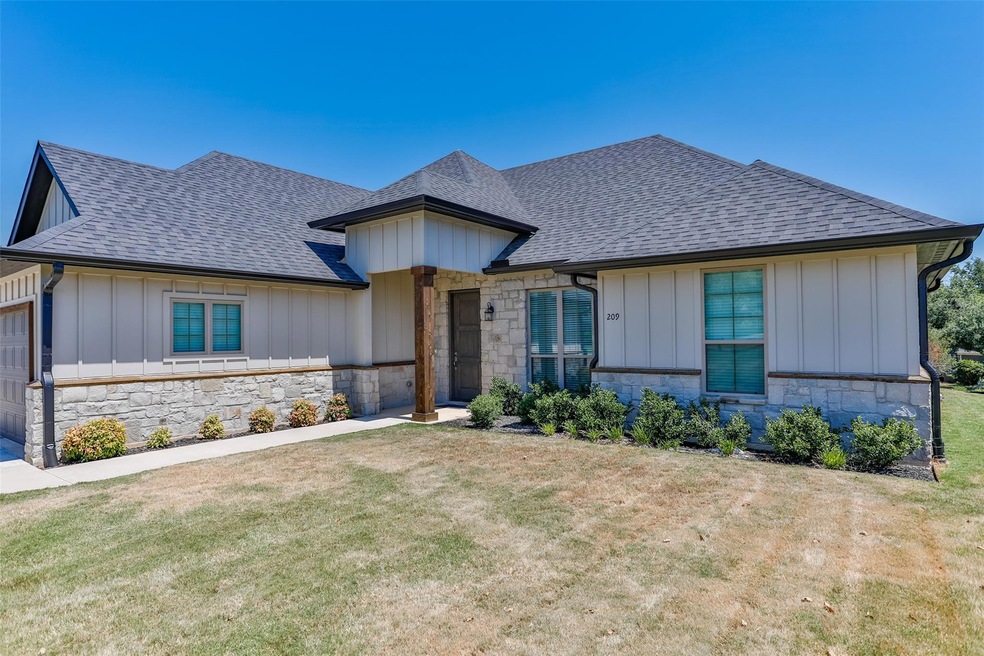 209 Cocopa Dr, Lake Kiowa, TX 76240 - photo 1