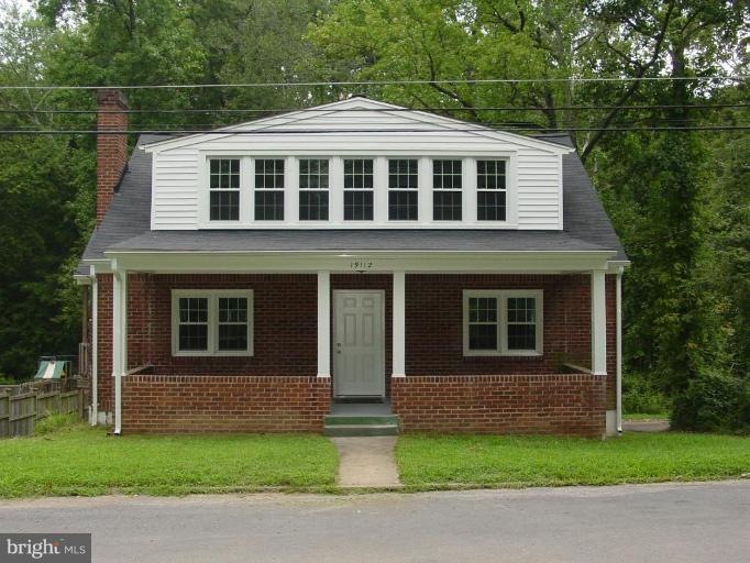 19112 Windsor Rd, Triangle, VA 22172 - photo 1