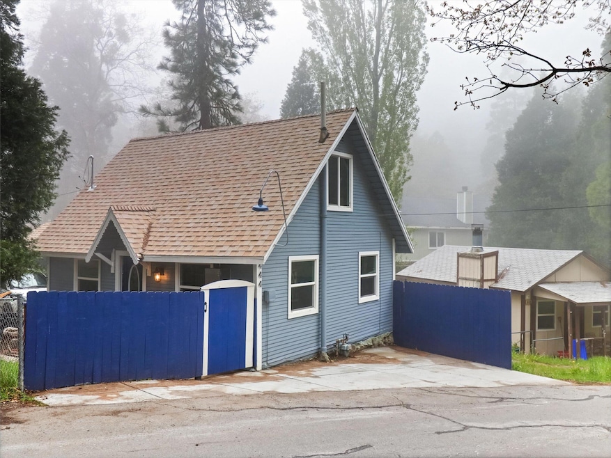02-444 Long Beach Avenue-2