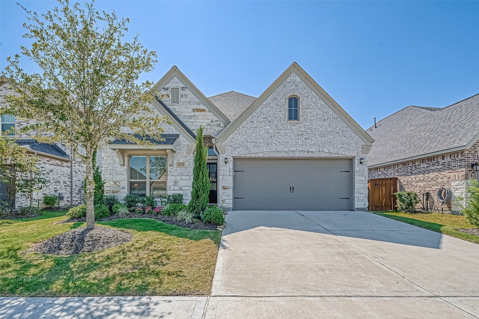 Lease 6935 Goldstrum Way located in
the beautiful