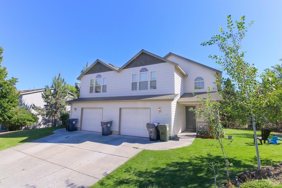 959 NE Hidden Valley Dr, Bend, OR 97701 - photo 1