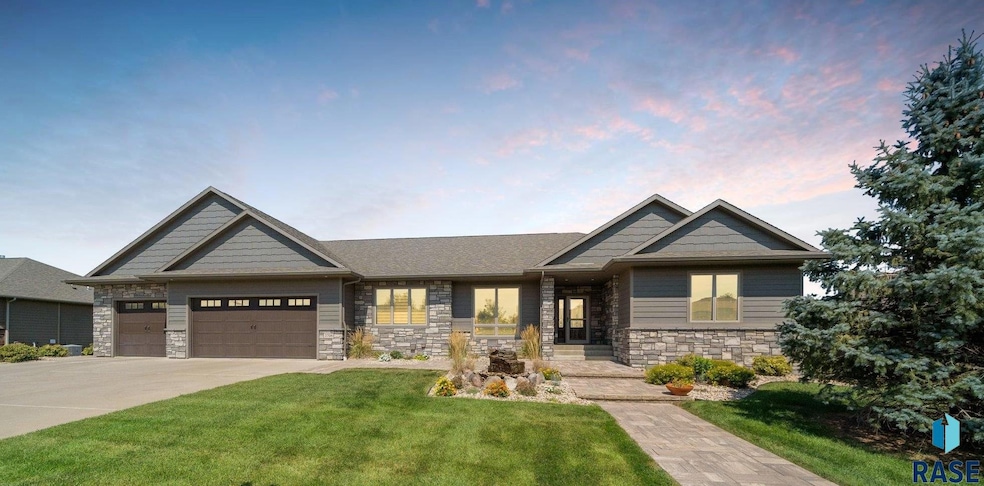 Pending $1,099,000 • Co-Listing Agent