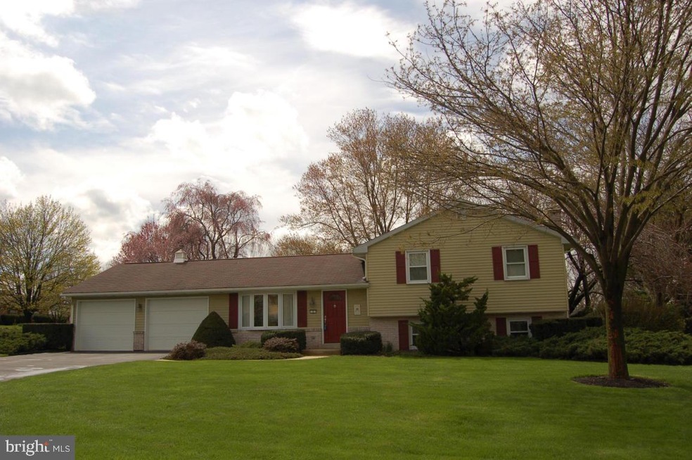 8 Country Dr, Leola, PA 17540 - photo 1