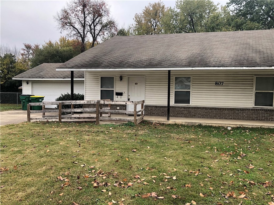 807 Maple Dr unit A, Springdale, AR 72764 - photo 1