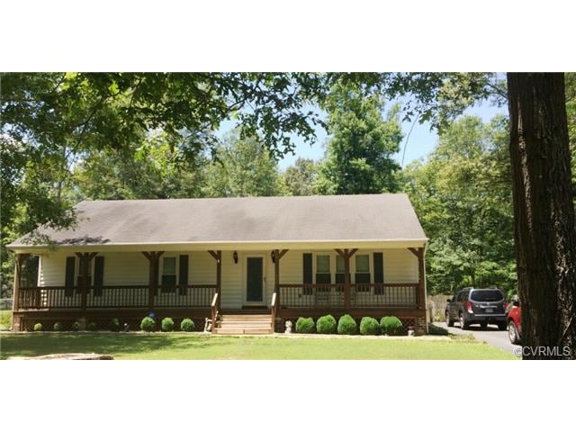 1300 SF Vinyl ranch landscaped with full country p