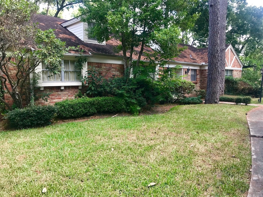 119 Sandalwood Dr, Houston, TX 77024 - photo 1