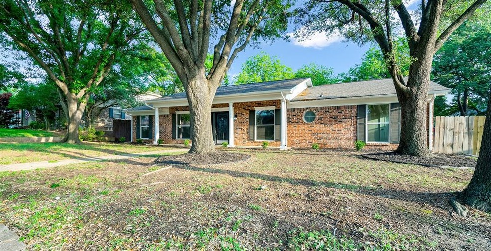 1920 Lincolnshire Dr, Bedford, TX 76021 - photo 1