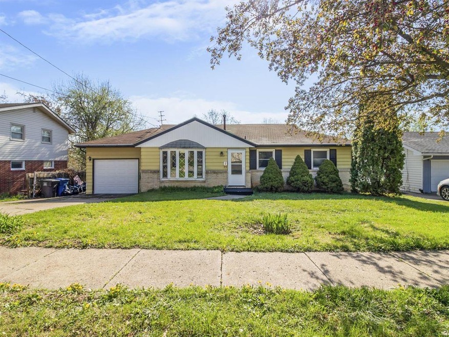 3917 Oakshire Rd, Des Moines, IA 50310 - photo 1