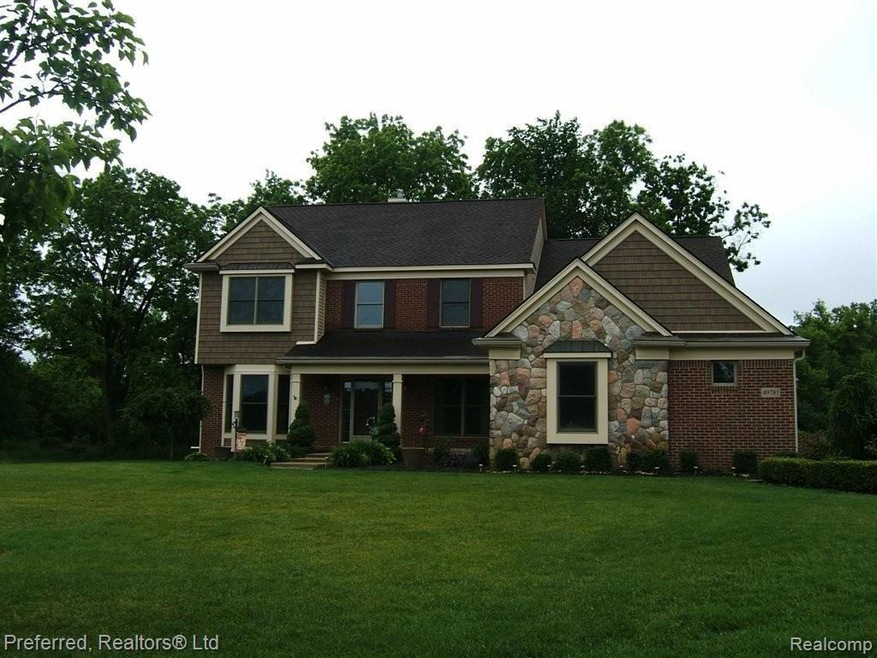 COUNTRY SETTING ON AN ACRE!