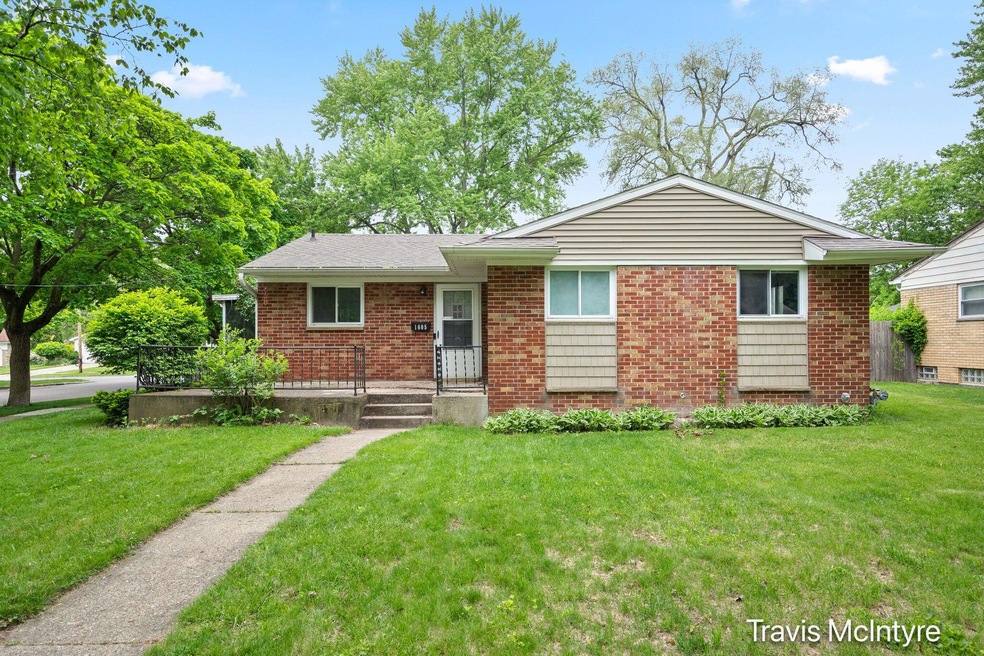 1605 Carlton Ave NE, Grand Rapids, MI 49505 - photo 1