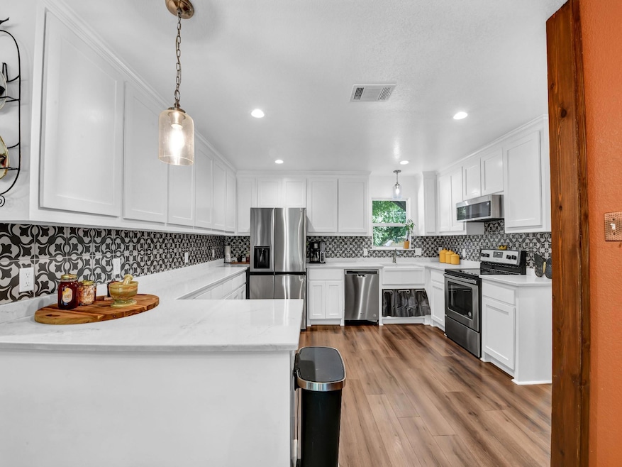 1409 W Ball St, Weatherford, TX 76086 - photo 1